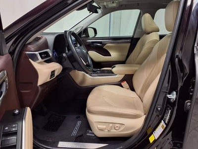 2022 Toyota Highlander Platinum