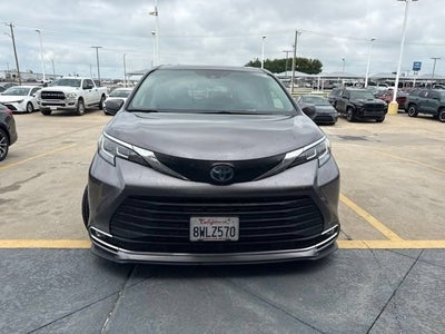 2022 Toyota Sienna XLE
