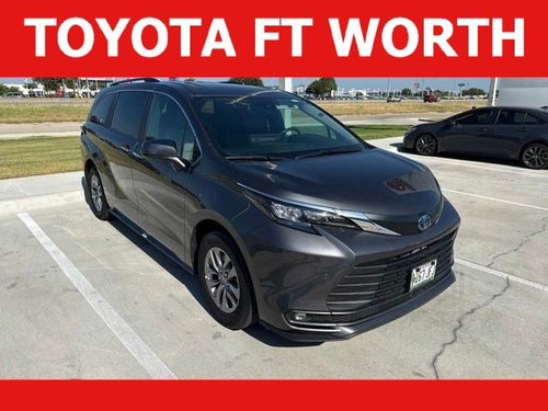 2025 Toyota Sienna XLE