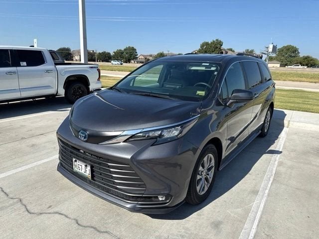 2025 Toyota Sienna XLE