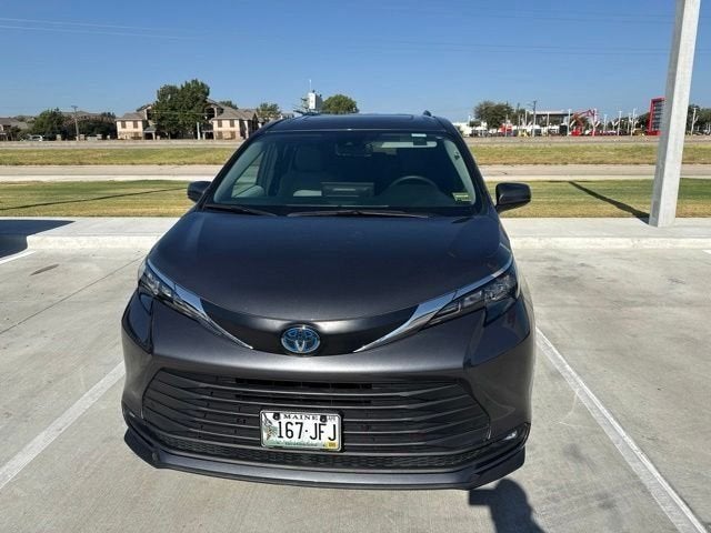 2025 Toyota Sienna XLE