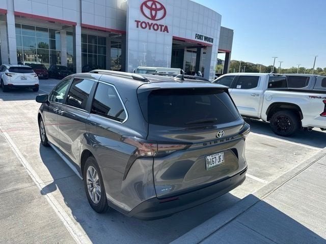 2025 Toyota Sienna XLE