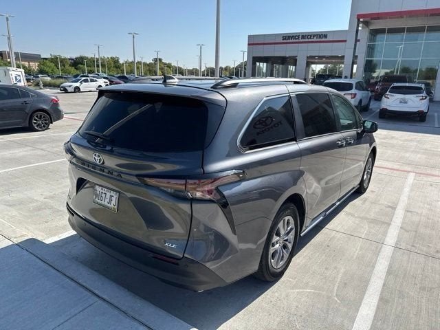 2025 Toyota Sienna XLE