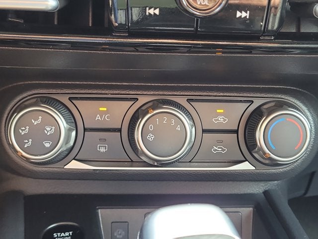 2025 Nissan Kicks MPV SV