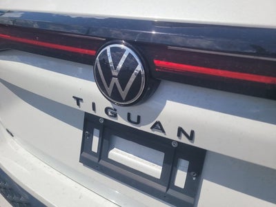 2025 Volkswagen Tiguan SE R-Line Black