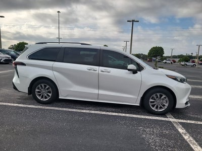 2024 Toyota Sienna XLE