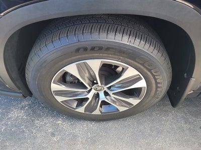 2025 Toyota HIGHLANDER XLE