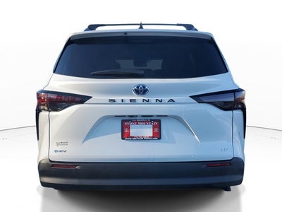 2025 Toyota Sienna LE