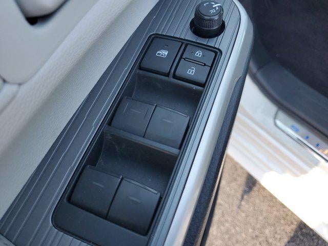 2025 Toyota Sienna LE