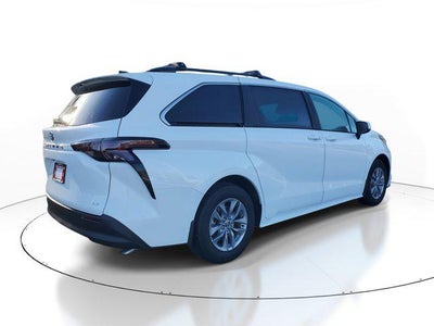 2025 Toyota Sienna LE