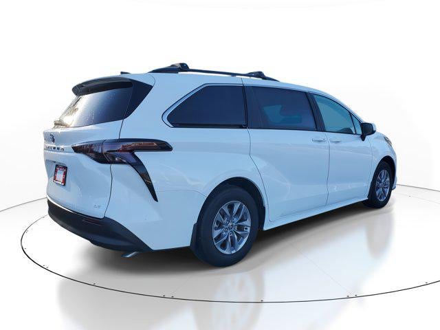2025 Toyota Sienna LE