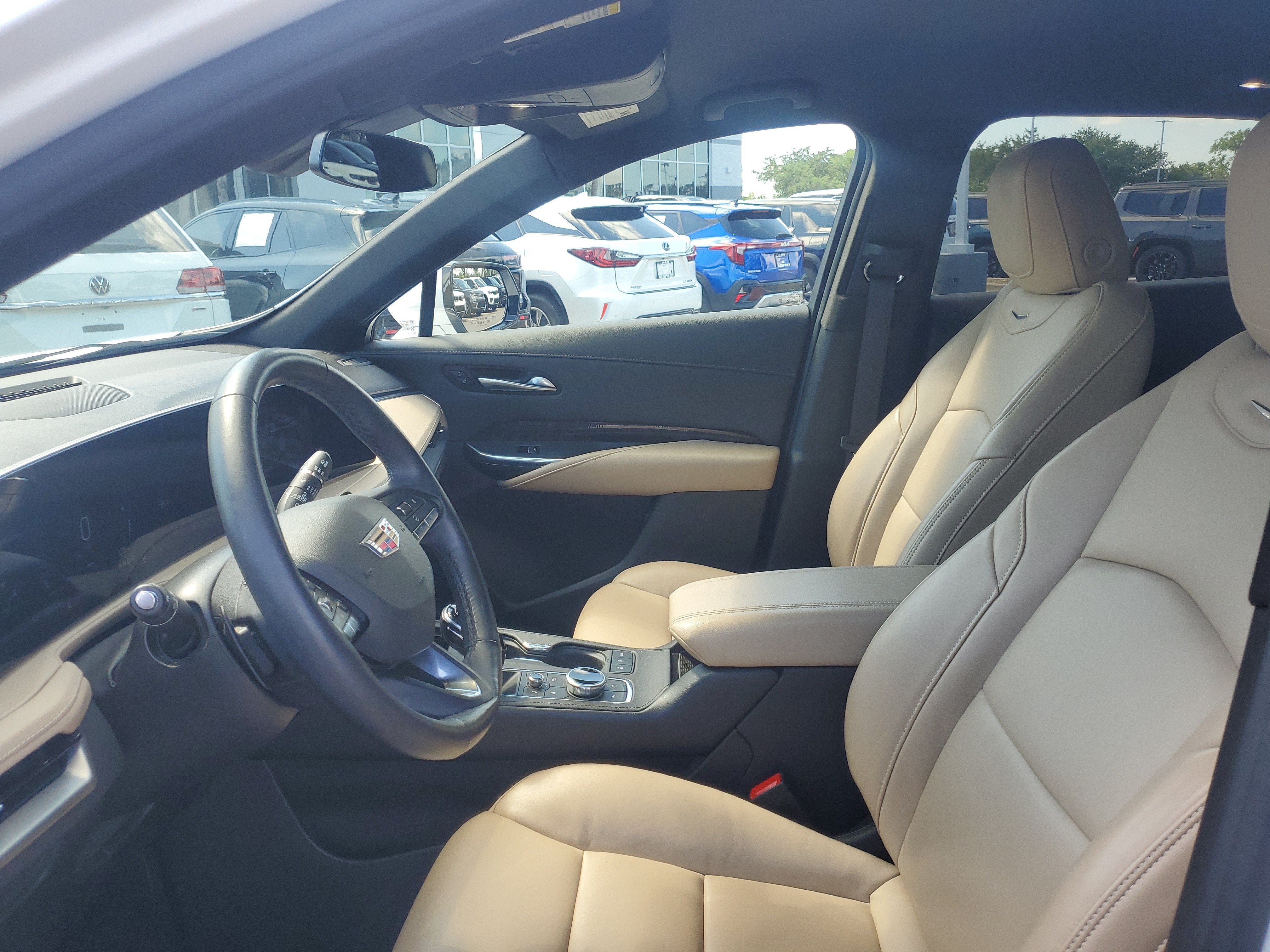 2024 Cadillac XT4 FWD Premium Luxury