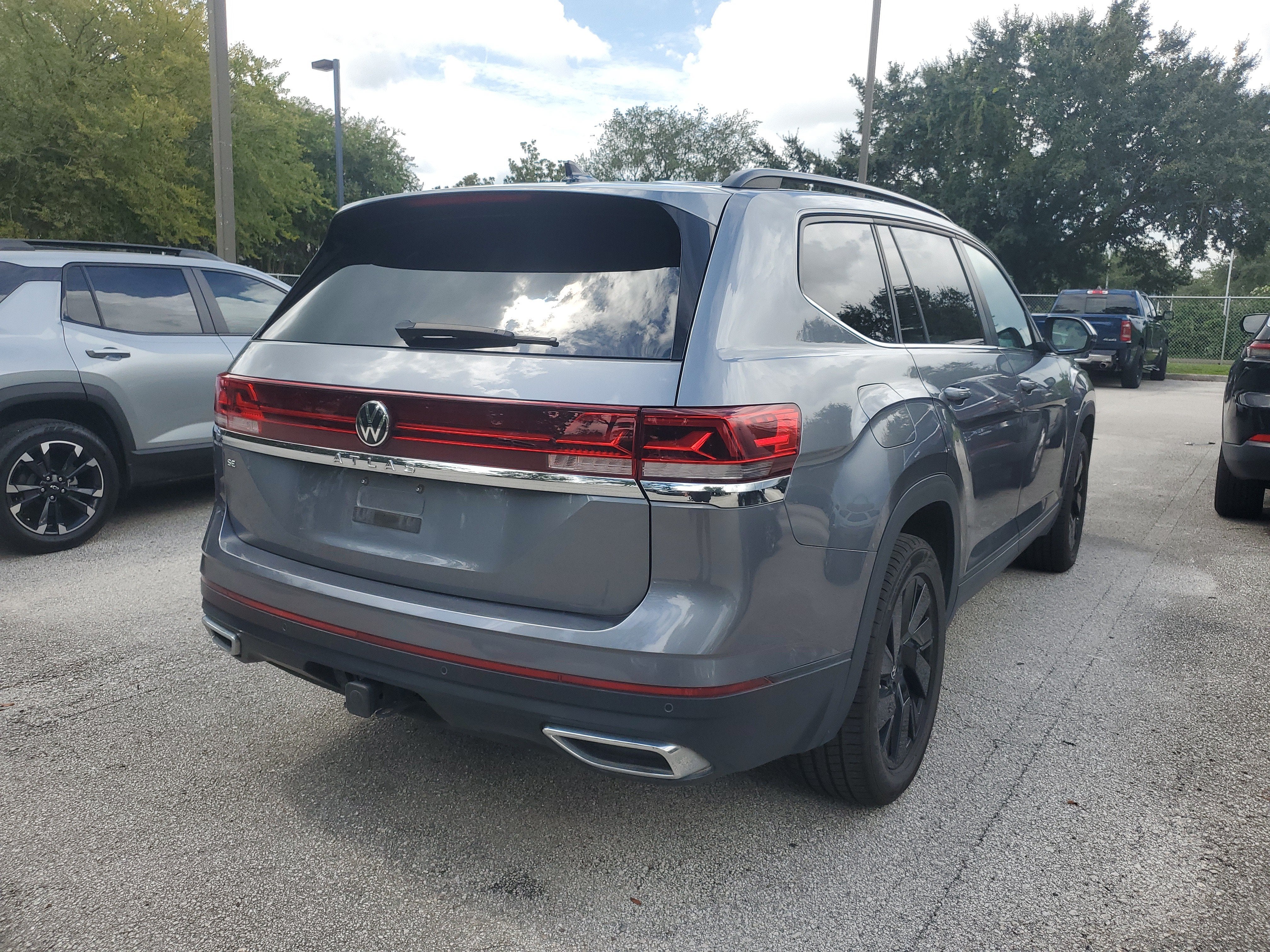 2024 Volkswagen Atlas 2.0T SE w/Technology