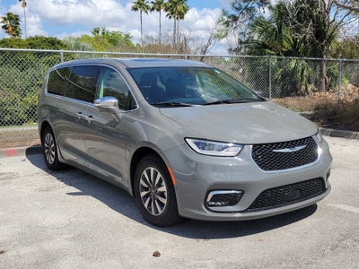 2022 Chrysler Pacifica Hybrid Limited