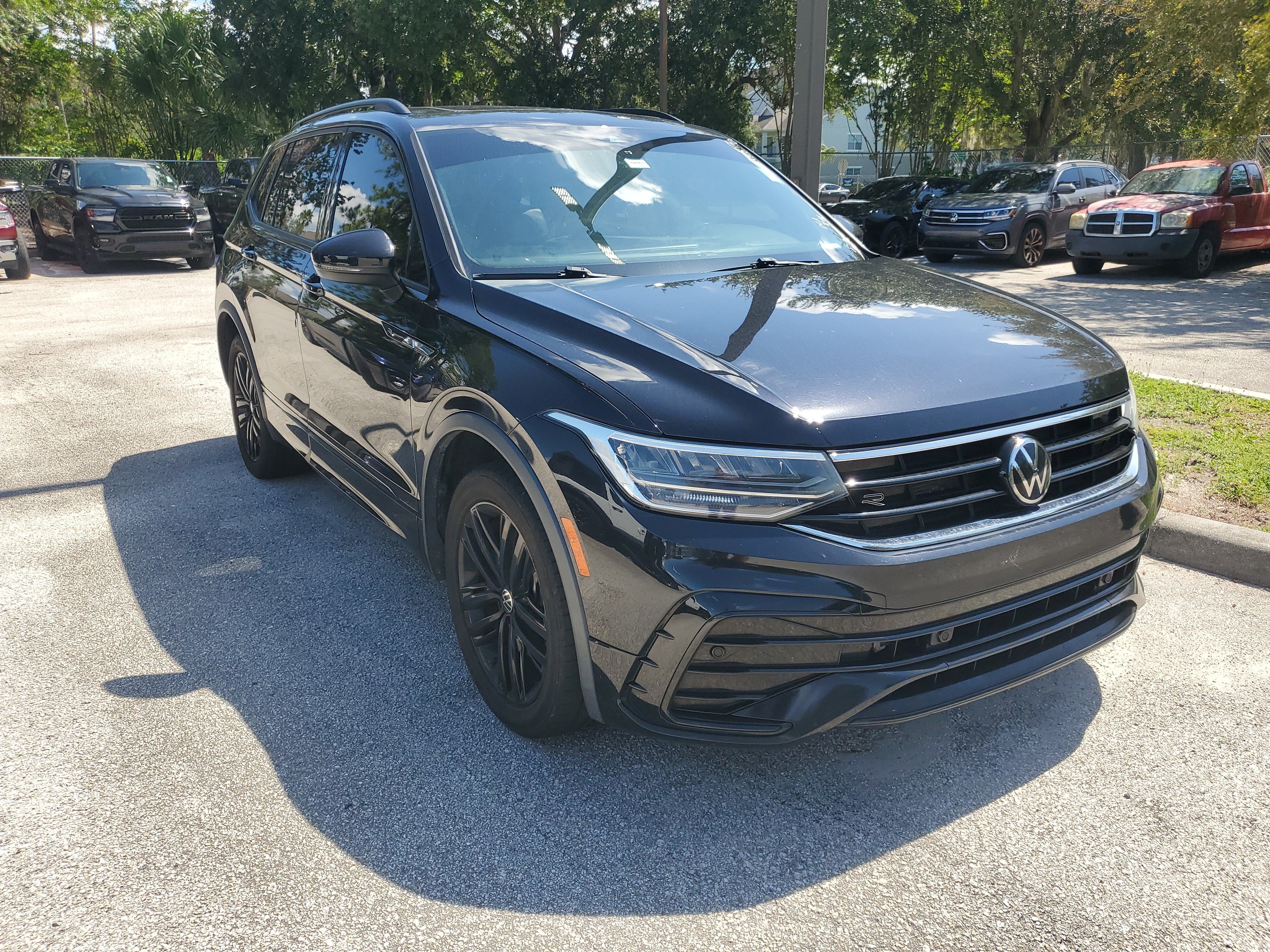 2022 Volkswagen Tiguan SE R-Line Black