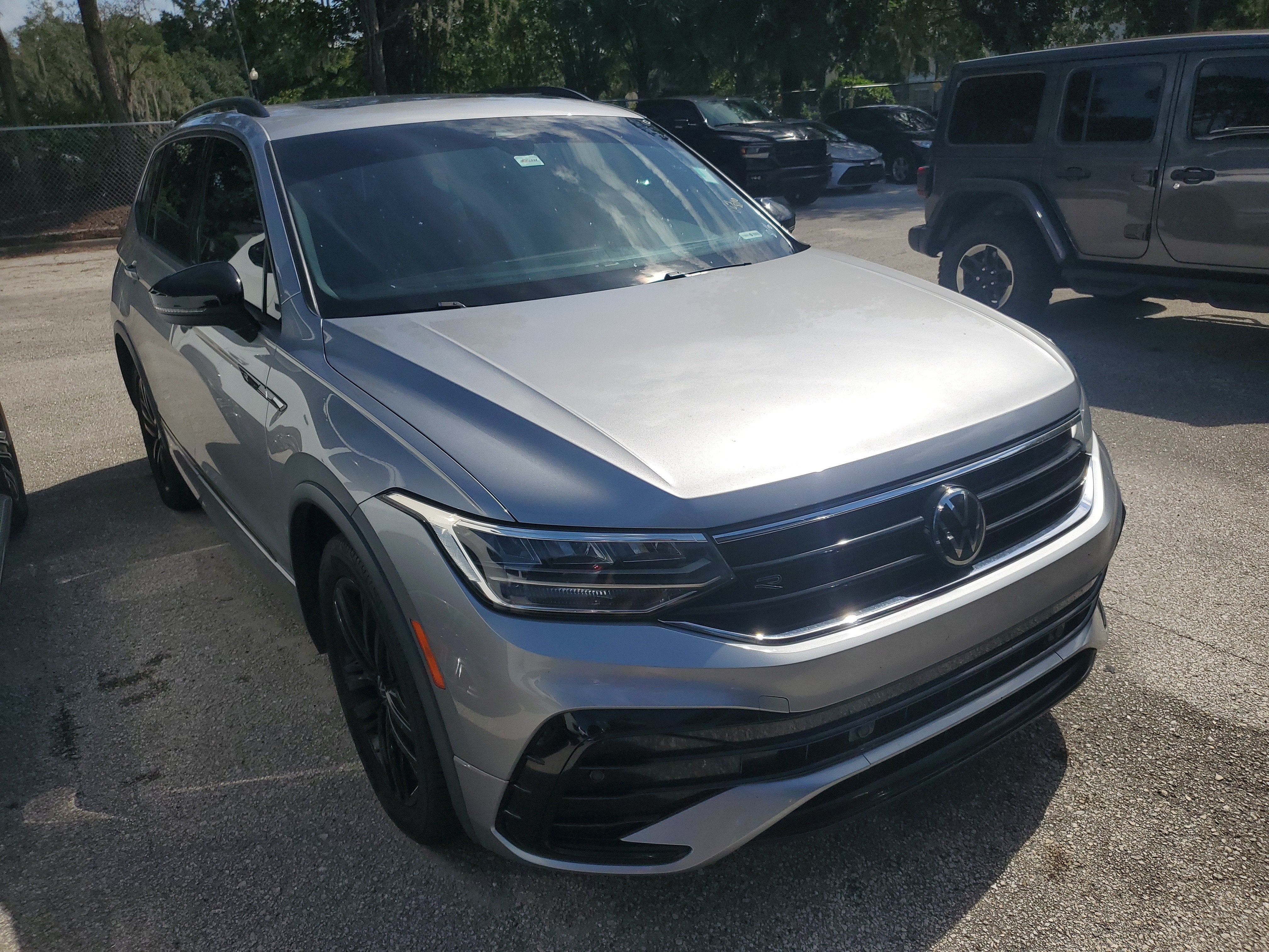 2022 Volkswagen Tiguan SE R-Line Black
