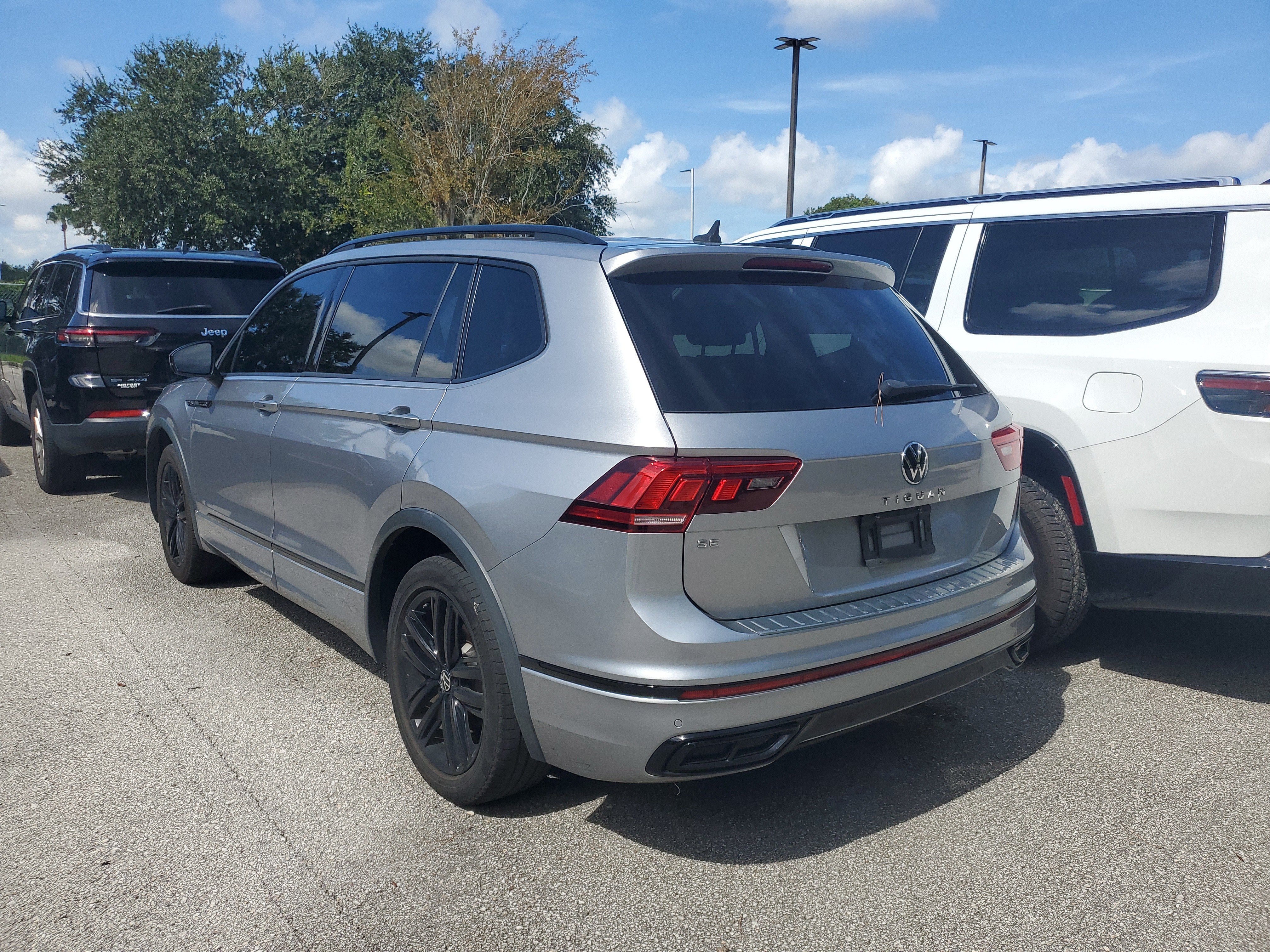 2022 Volkswagen Tiguan SE R-Line Black