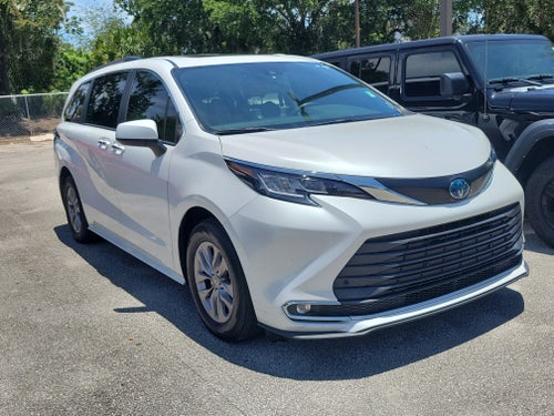 2023 Toyota Sienna XLE
