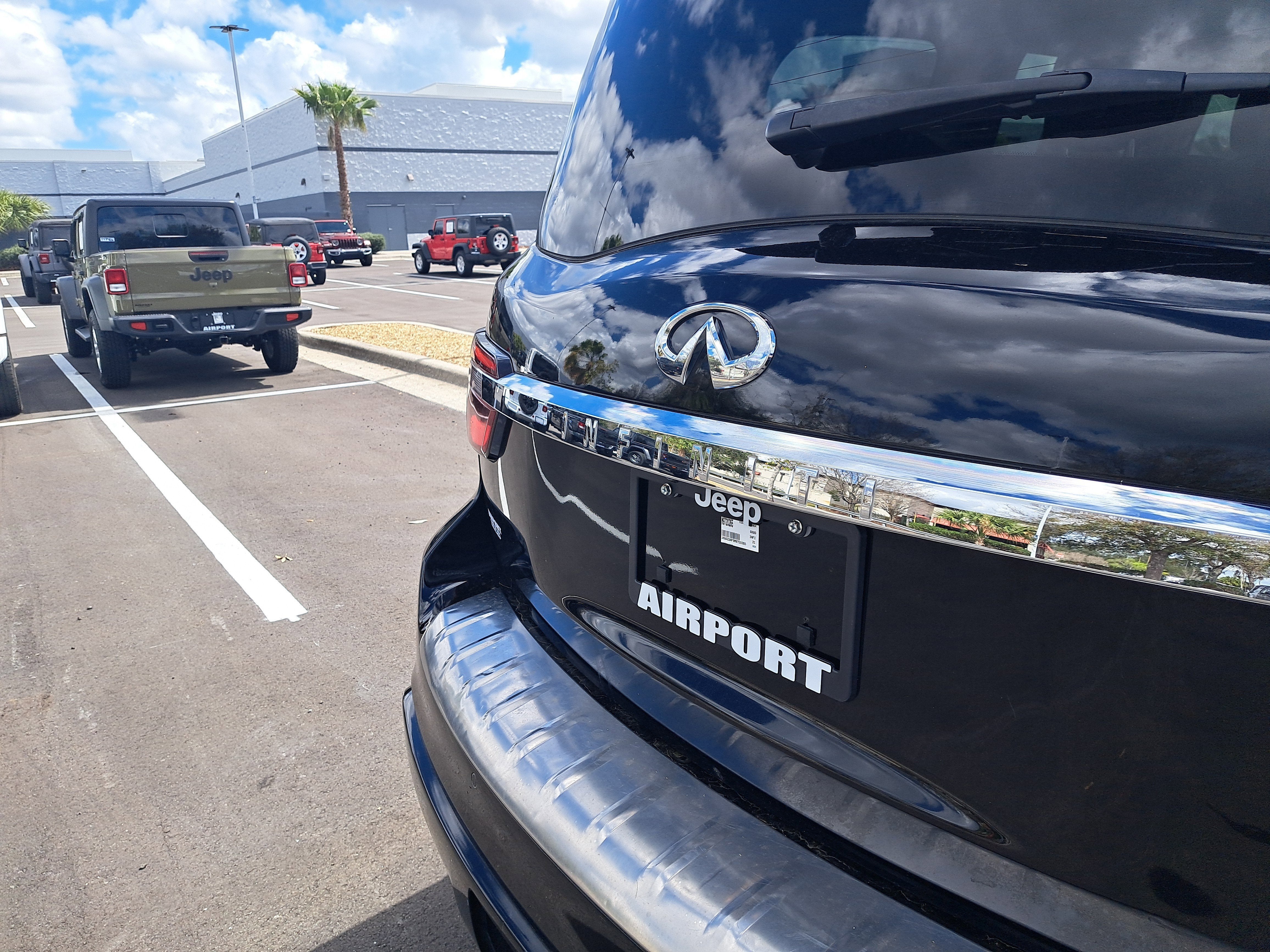 2021 INFINITI QX80 LUXE