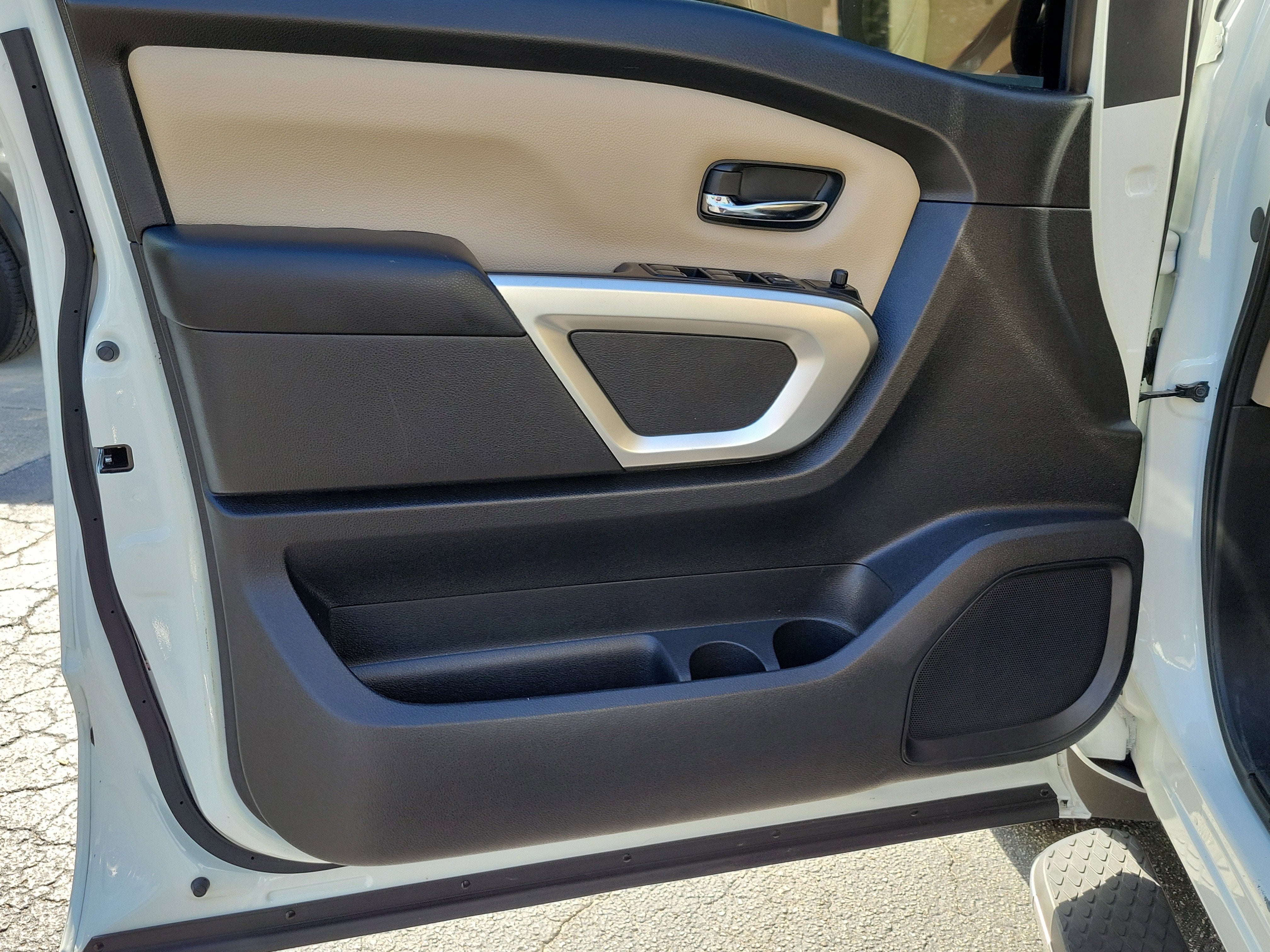 2017 Nissan Titan SV