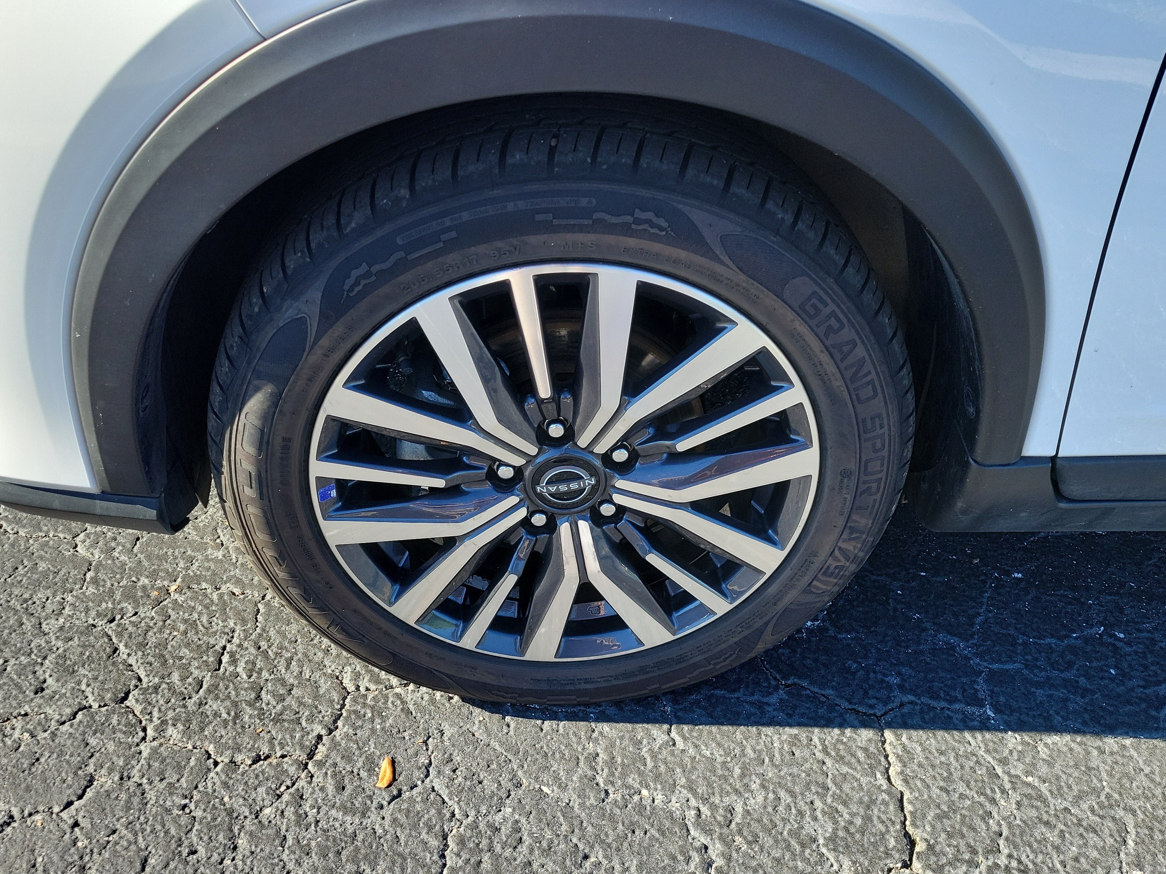 2024 Nissan Kicks SR