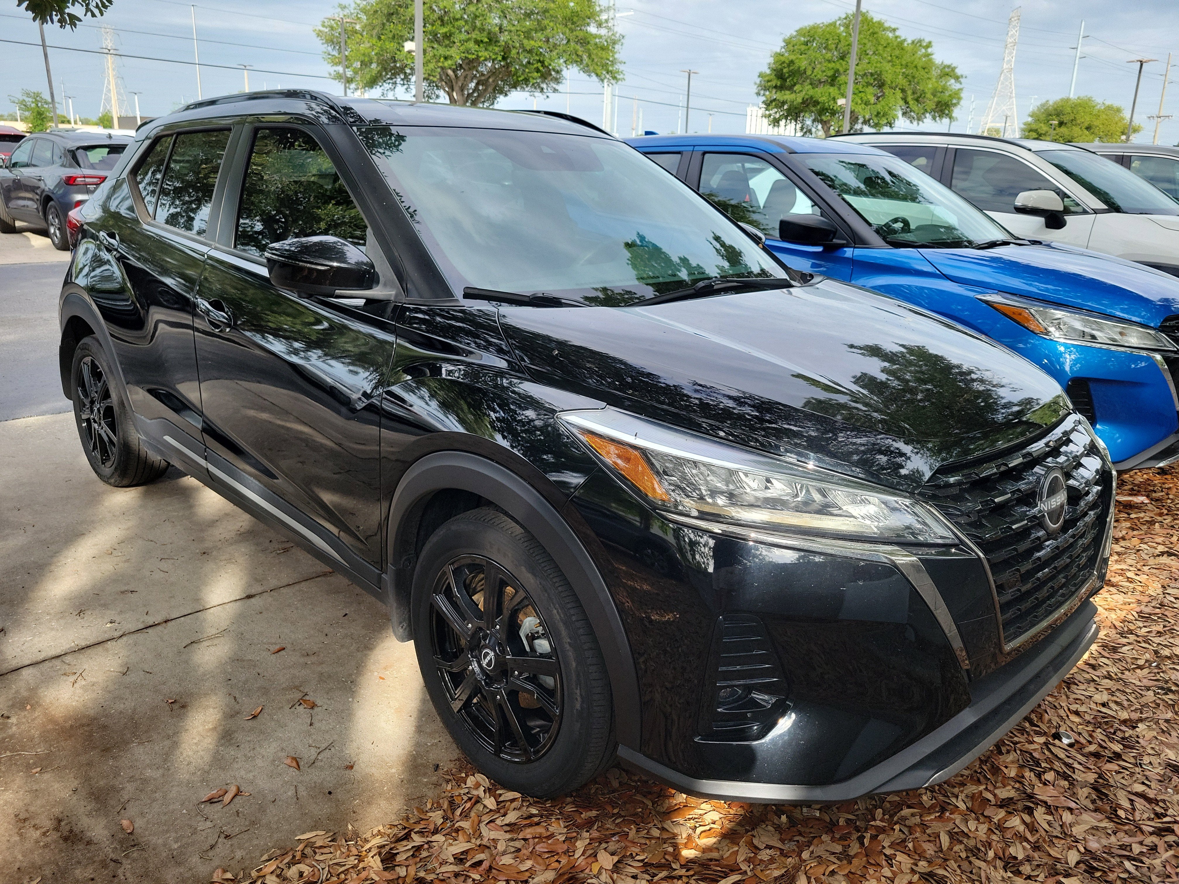 2022 Nissan Kicks SR