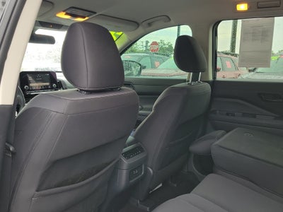 2024 Nissan Pathfinder SV