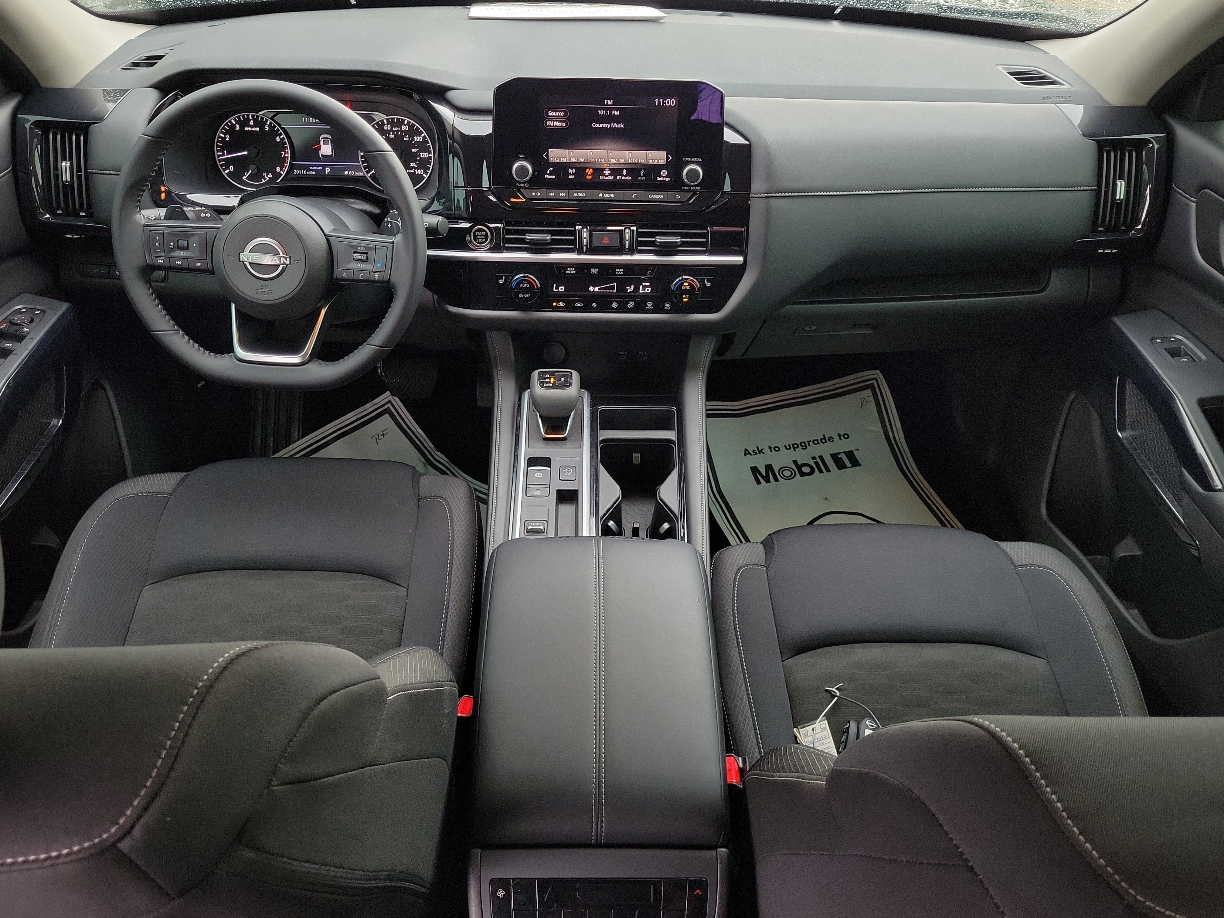 2024 Nissan Pathfinder SV