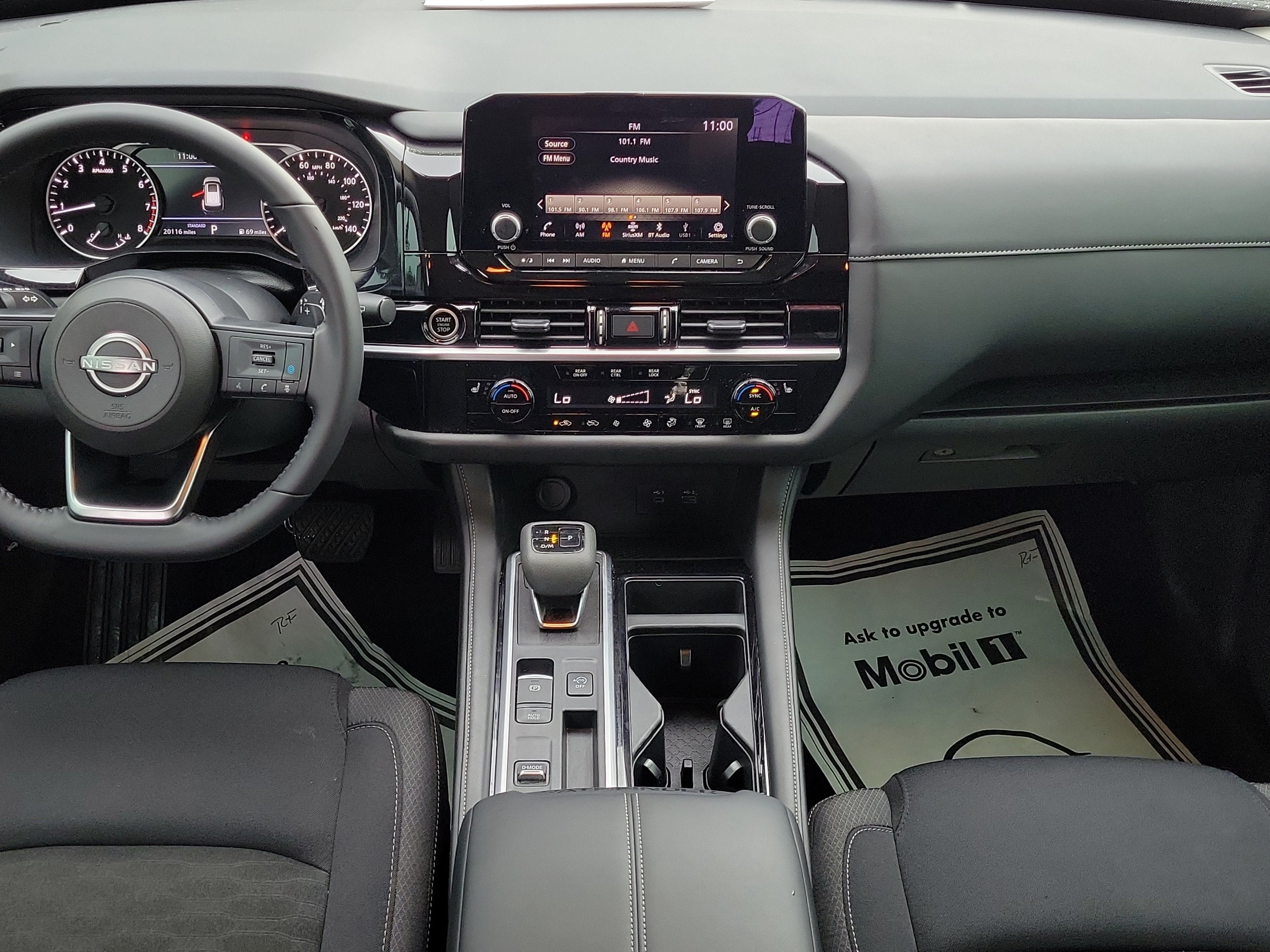 2024 Nissan Pathfinder SV
