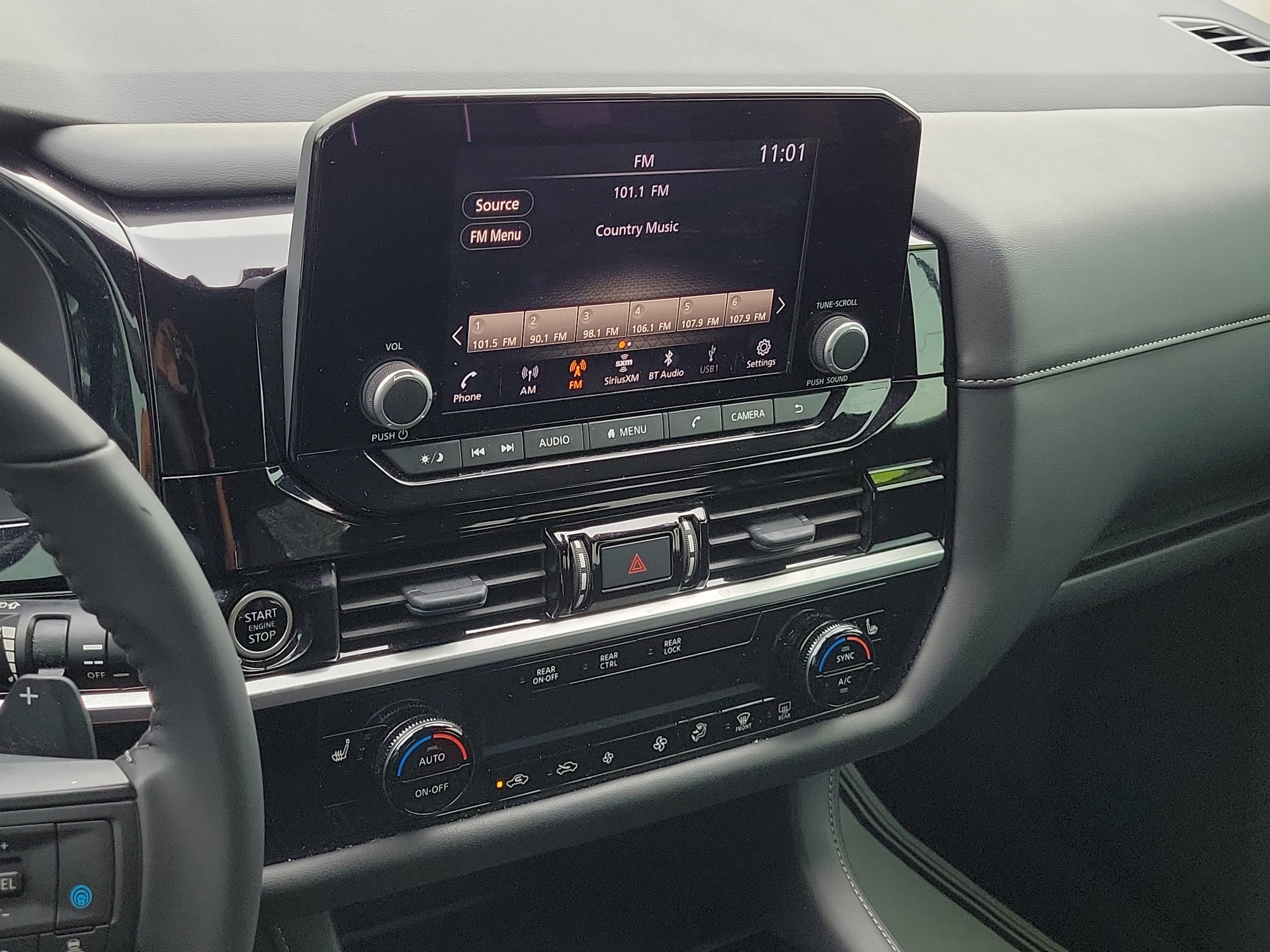 2024 Nissan Pathfinder SV