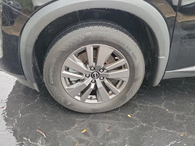 2024 Nissan Pathfinder SV