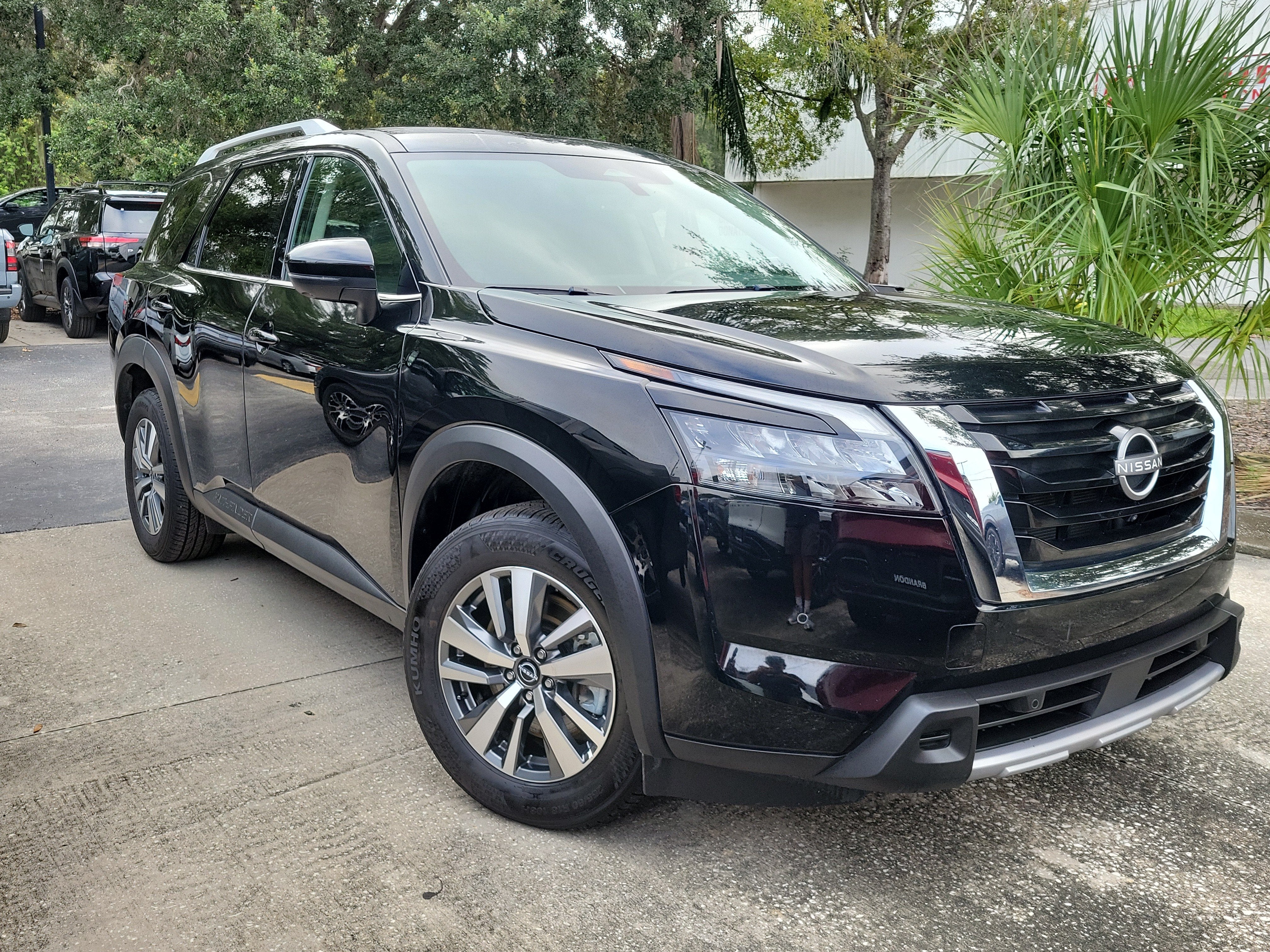 2025 Nissan Pathfinder SL