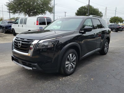 2025 Nissan Pathfinder SL
