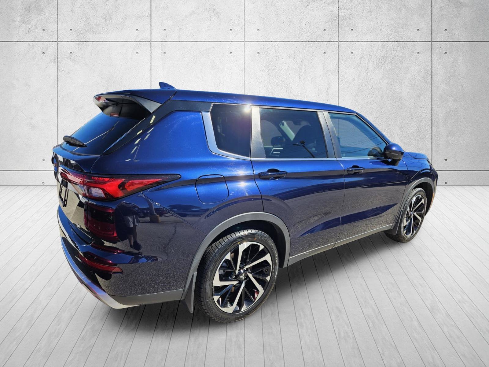 2023 Mitsubishi Outlander SE