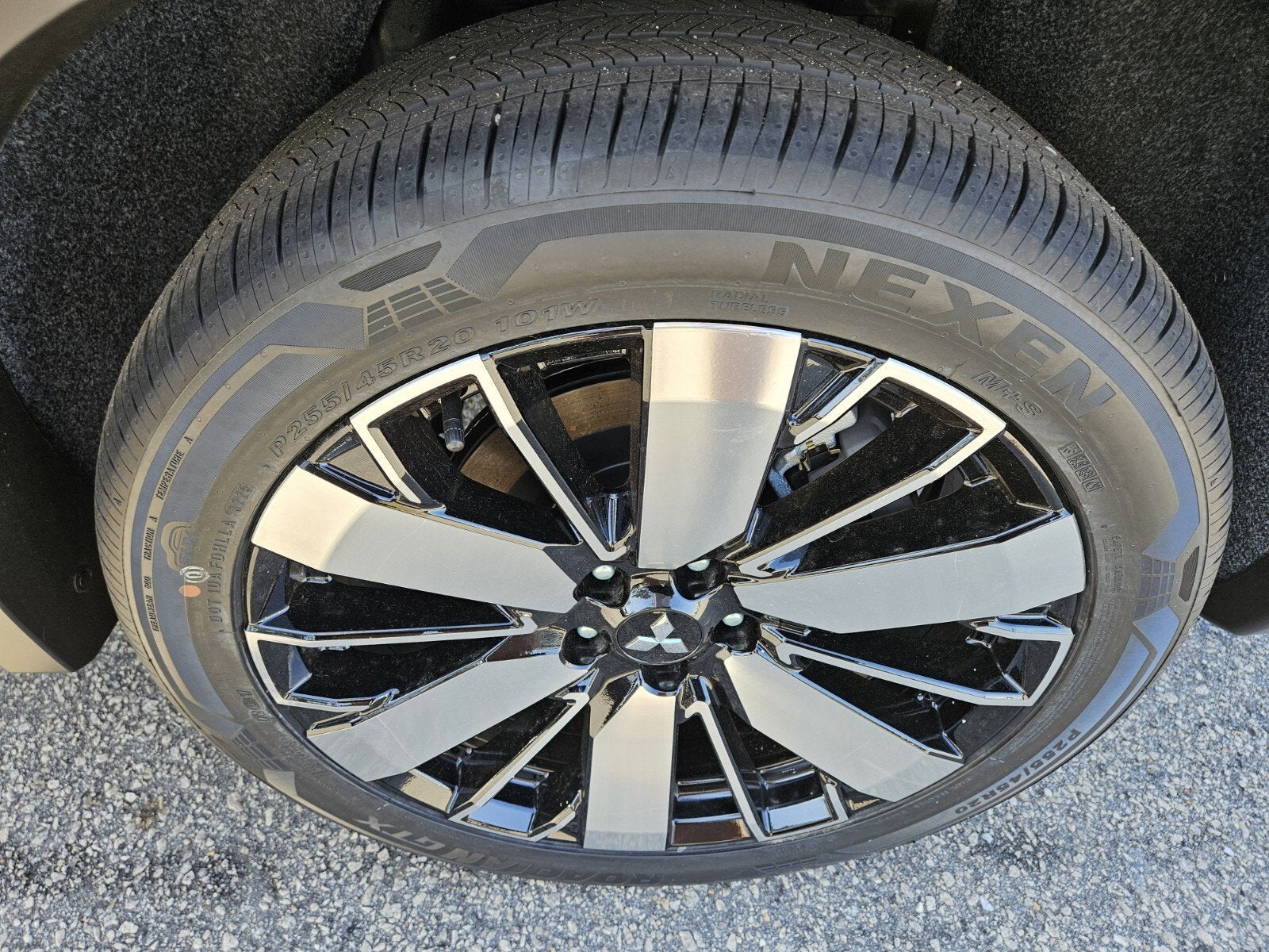 2026 Mitsubishi Outlander Base