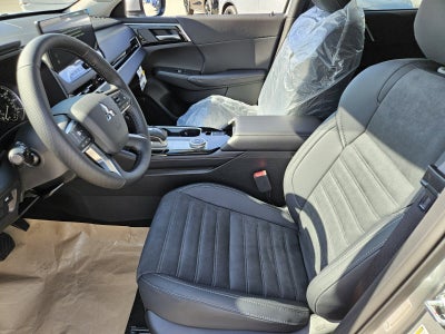 2026 Mitsubishi Outlander Base