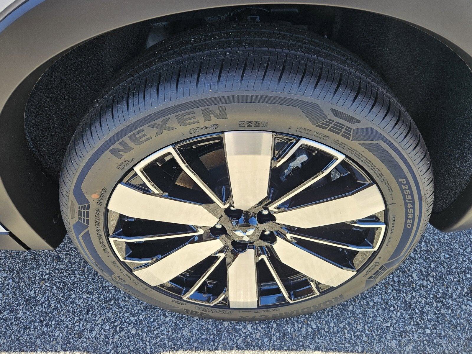 2025 Mitsubishi Outlander Base