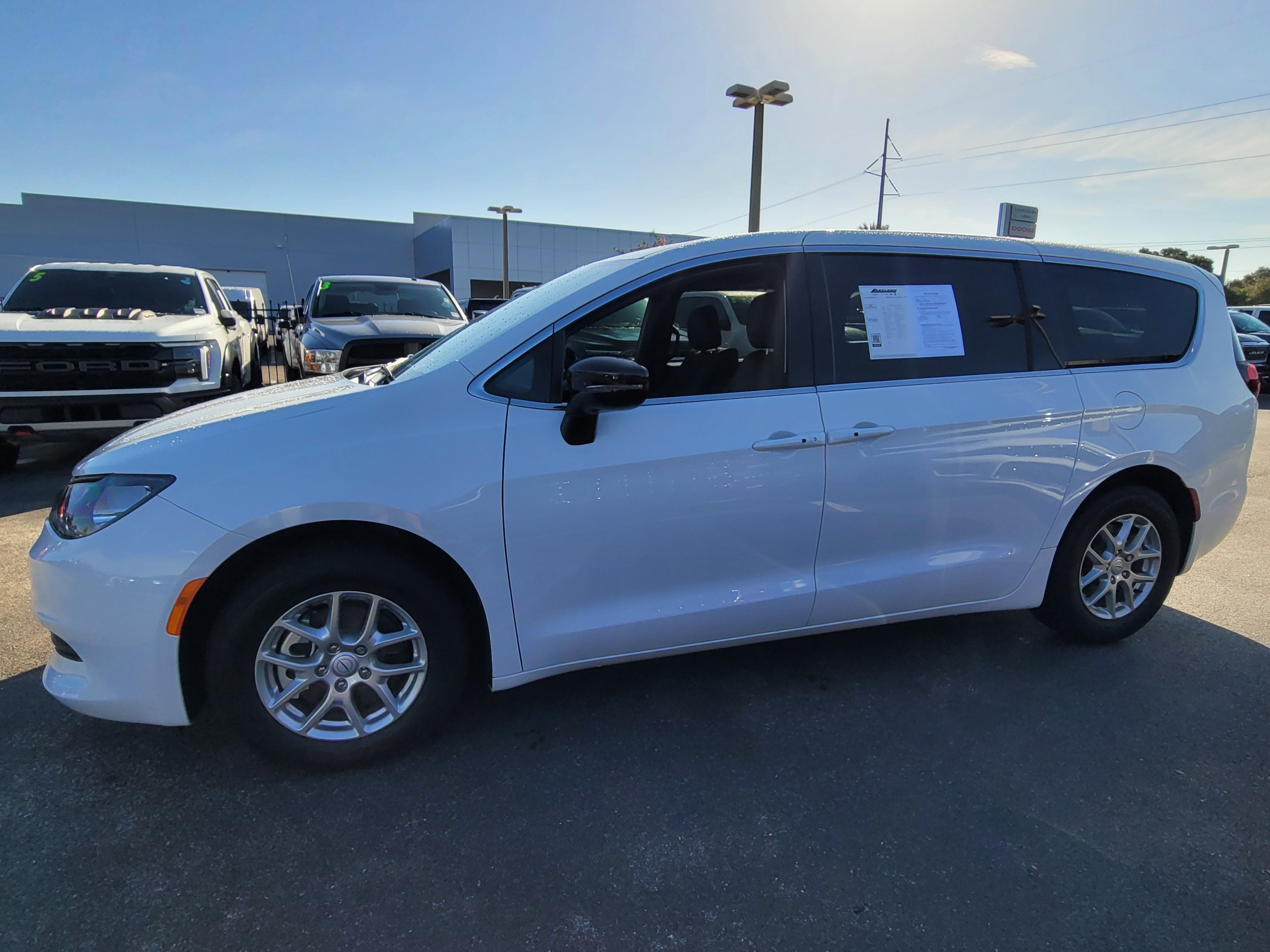2026 Chrysler Voyager LX