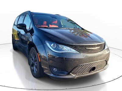 2020 Chrysler Pacifica Red S