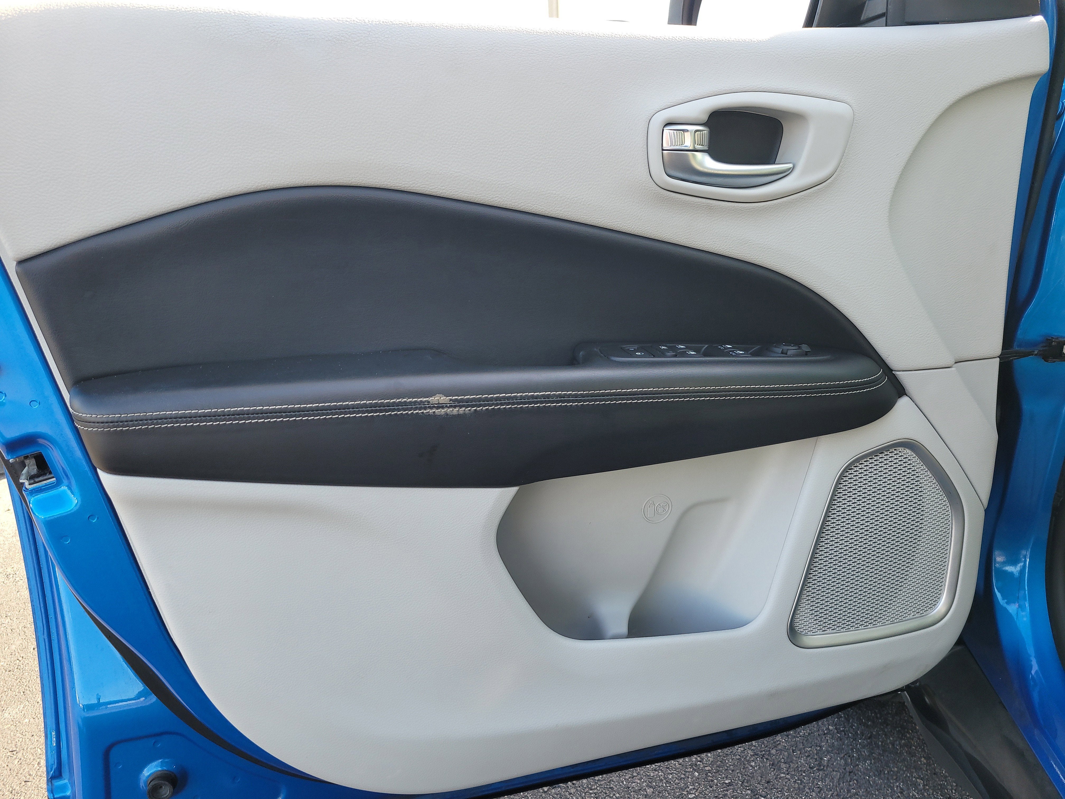 2019 Jeep Compass Latitude with Sun/Wheel Pkg