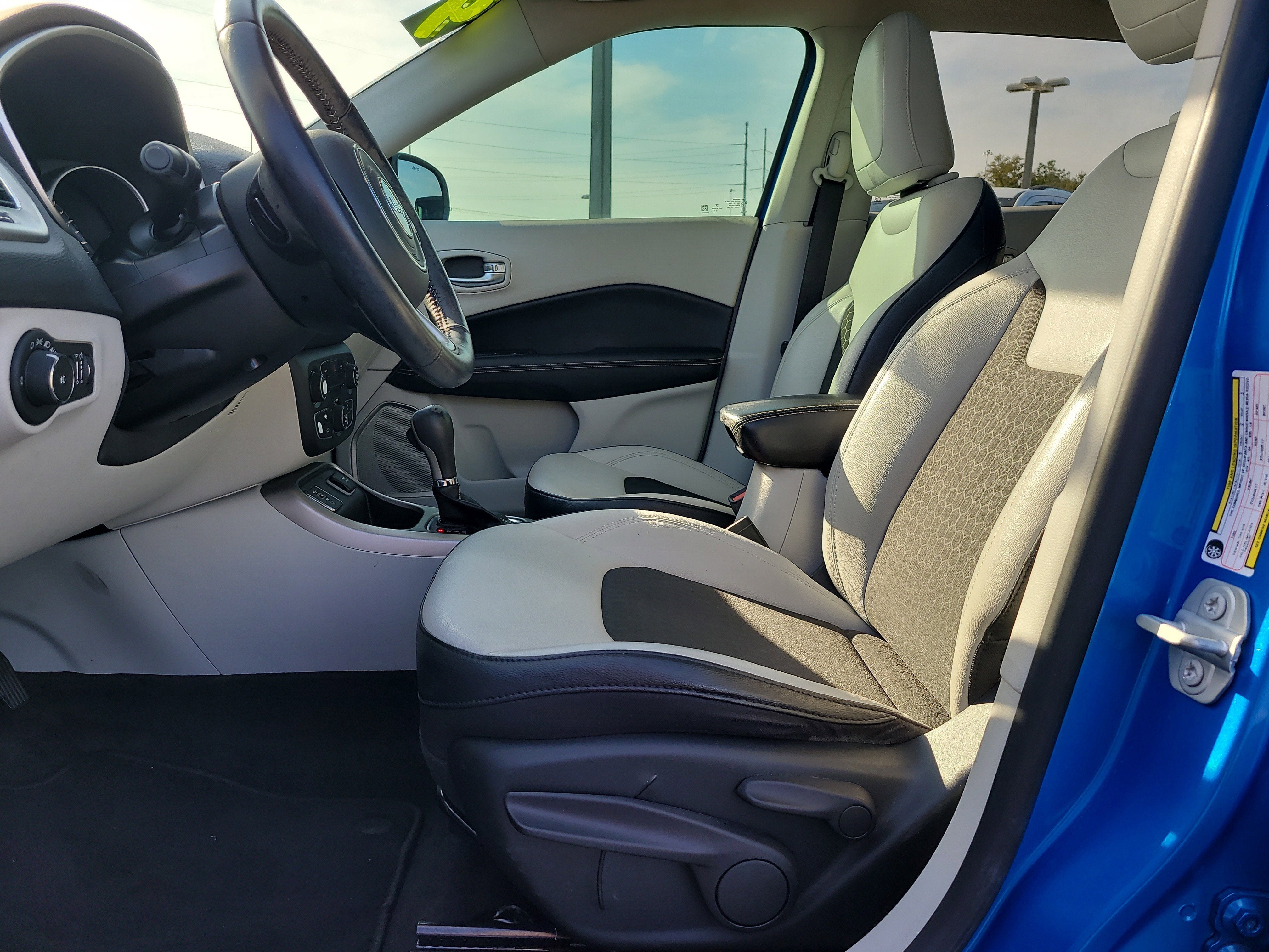 2019 Jeep Compass Latitude with Sun/Wheel Pkg