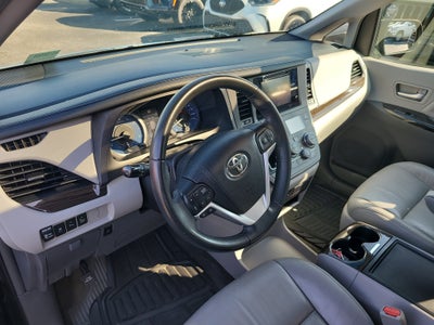 2017 Toyota Sienna XLE