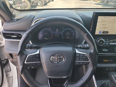 2025 Toyota Highlander LE