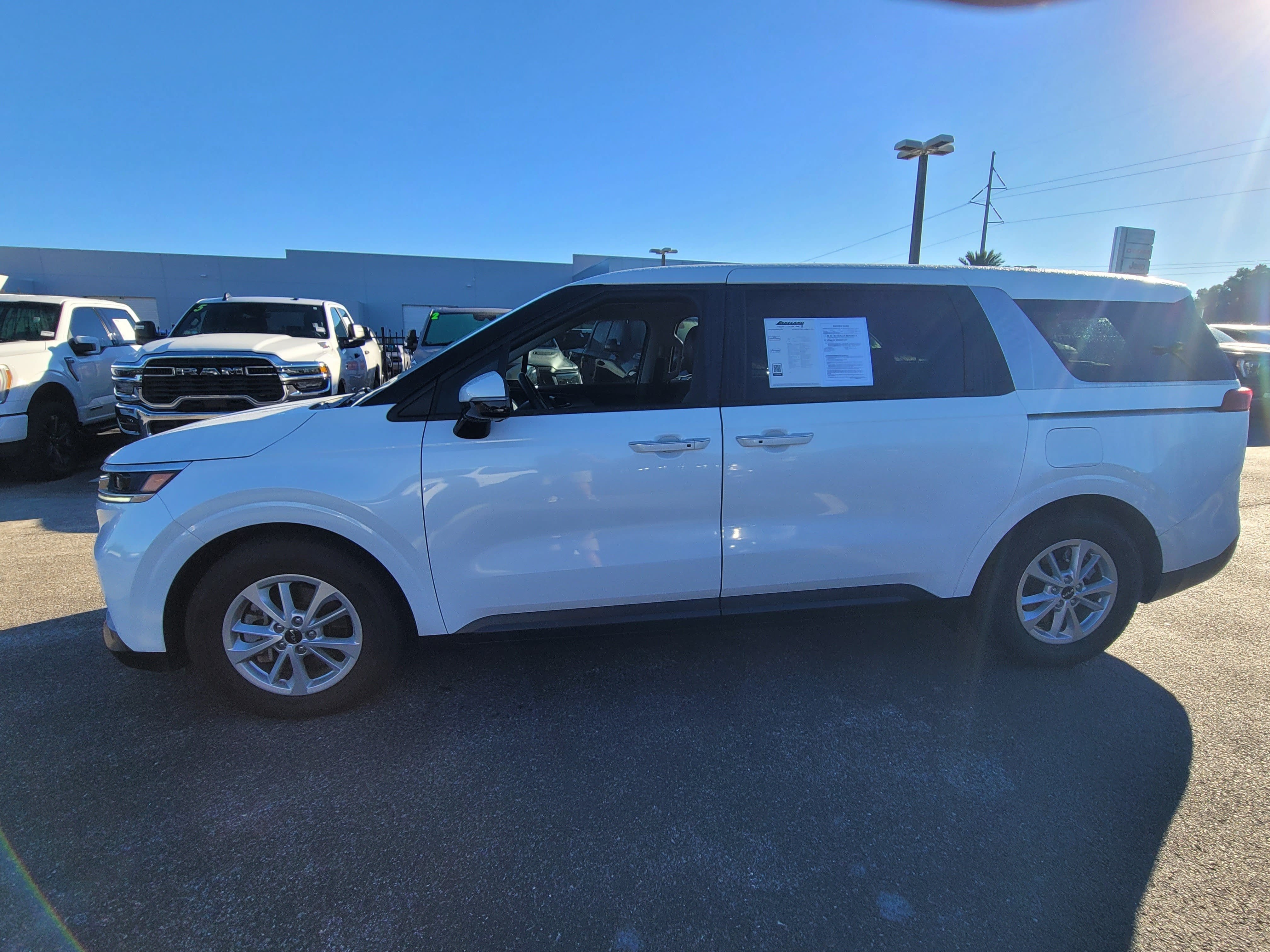2024 Kia Carnival LX