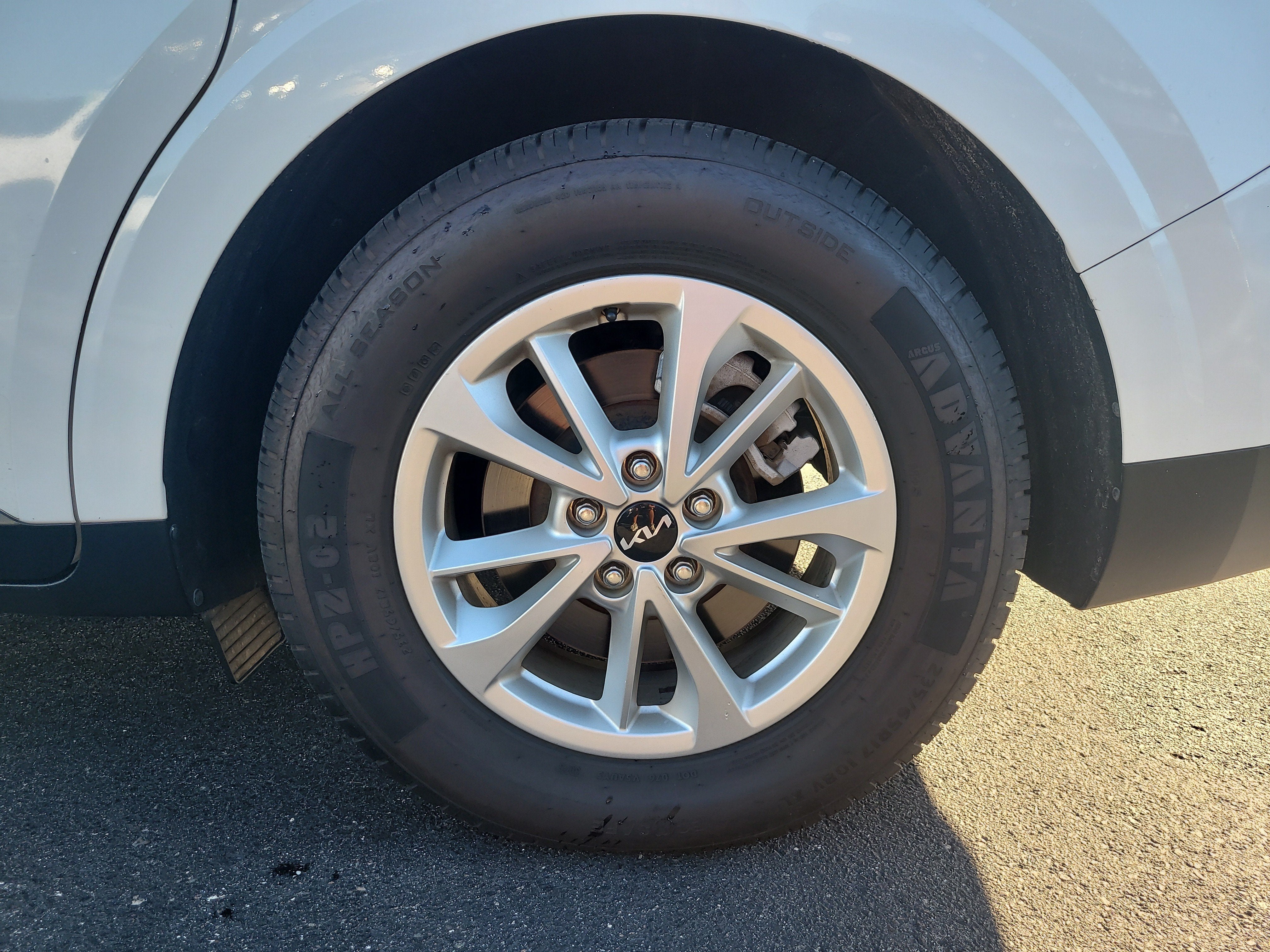 2024 Kia Carnival LX