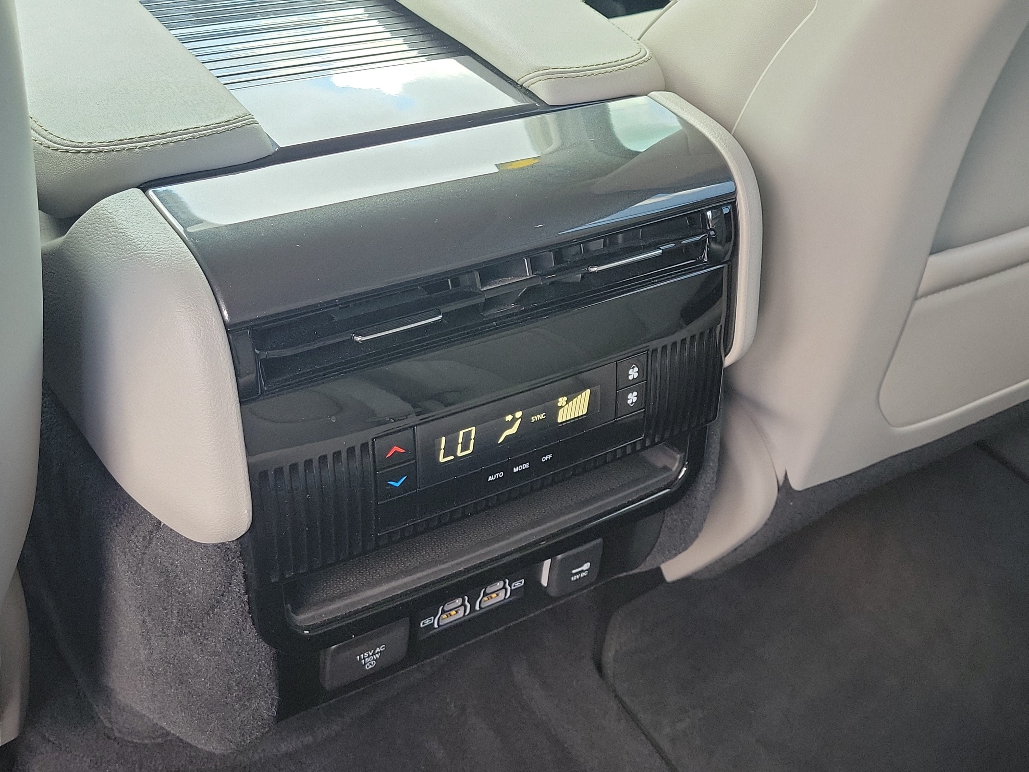 2024 Jeep Wagoneer Base