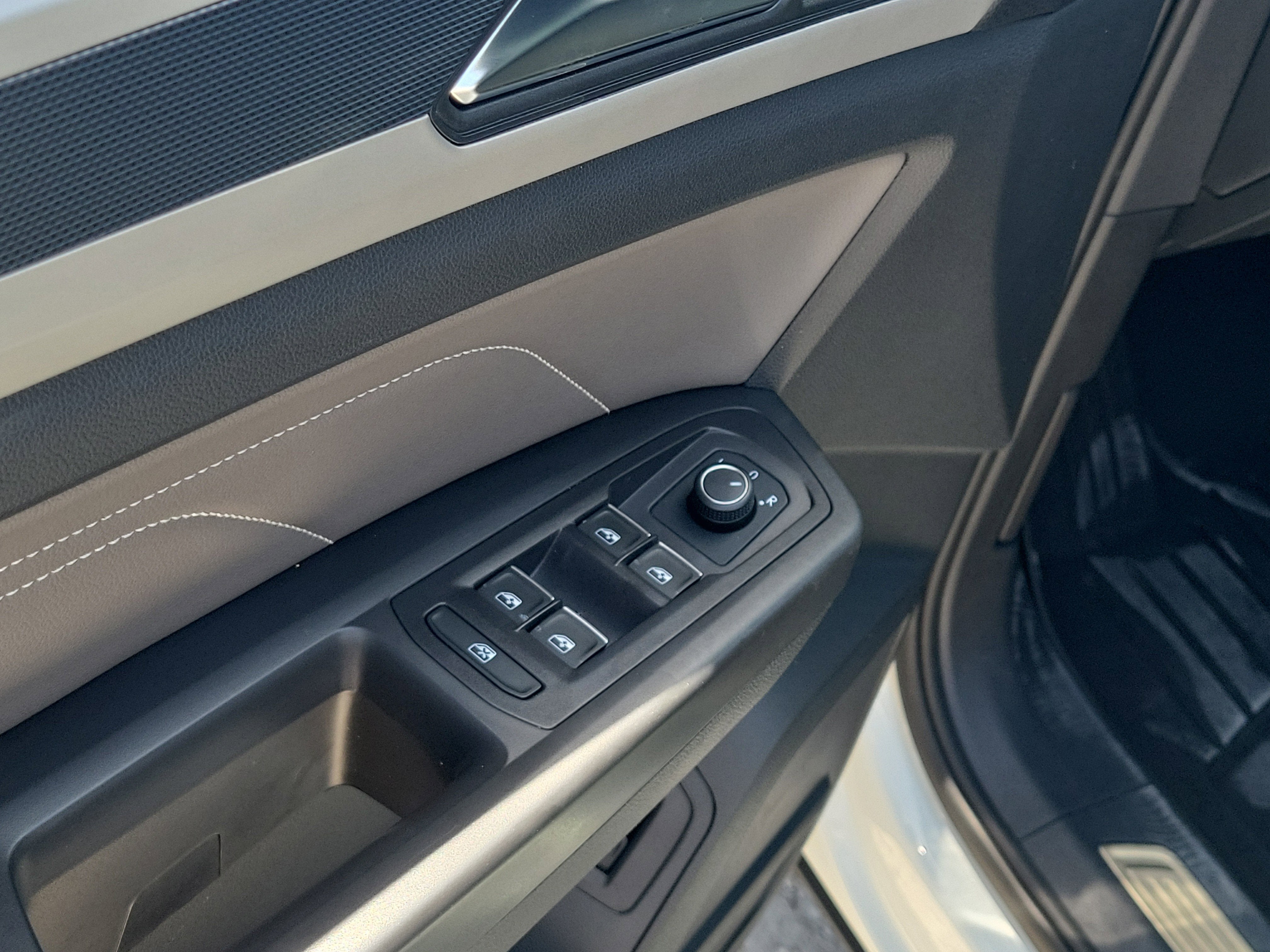 2022 Volkswagen Atlas Cross Sport 2.0T SEL R-Line