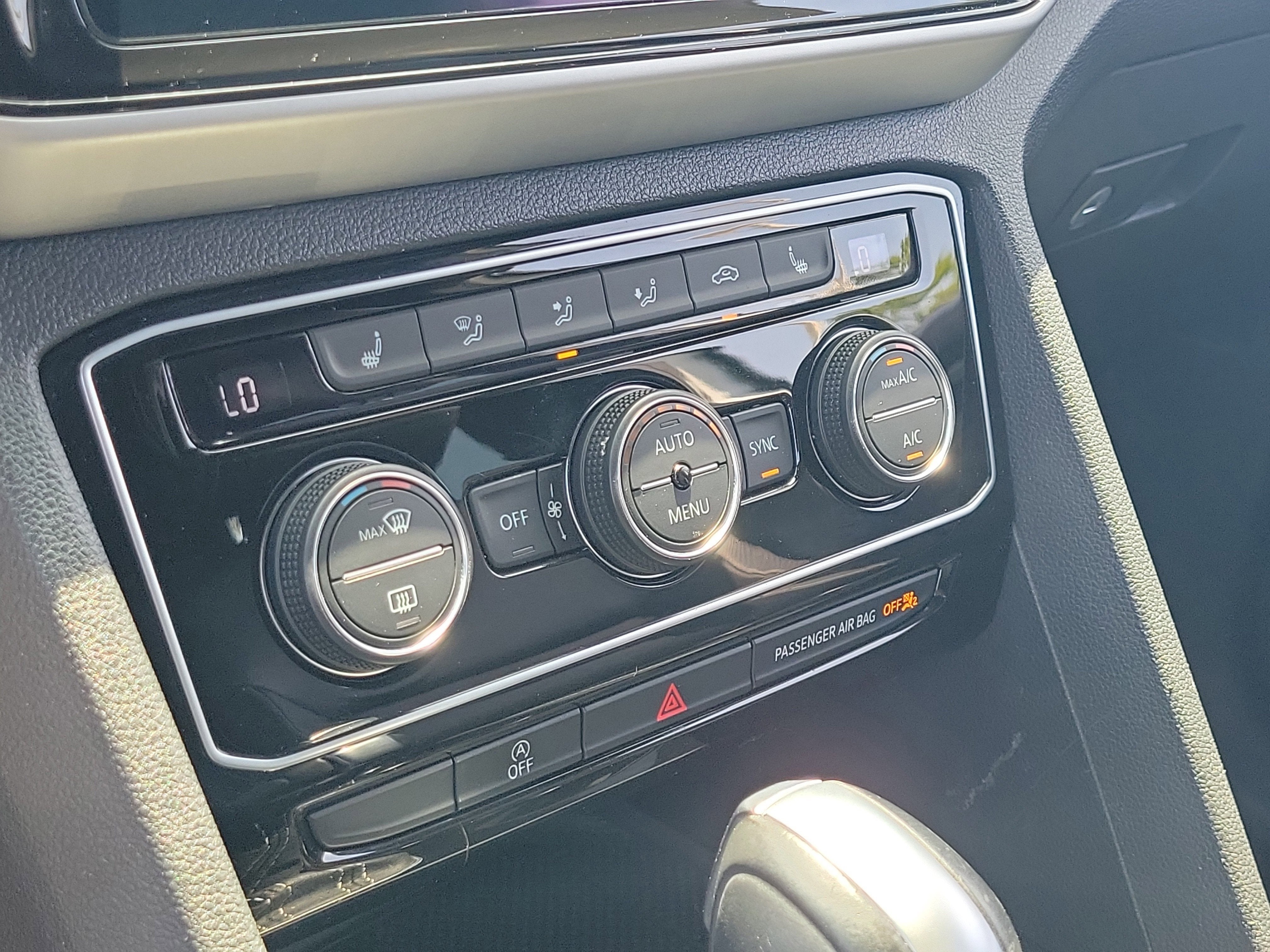 2022 Volkswagen Atlas Cross Sport 2.0T SEL R-Line