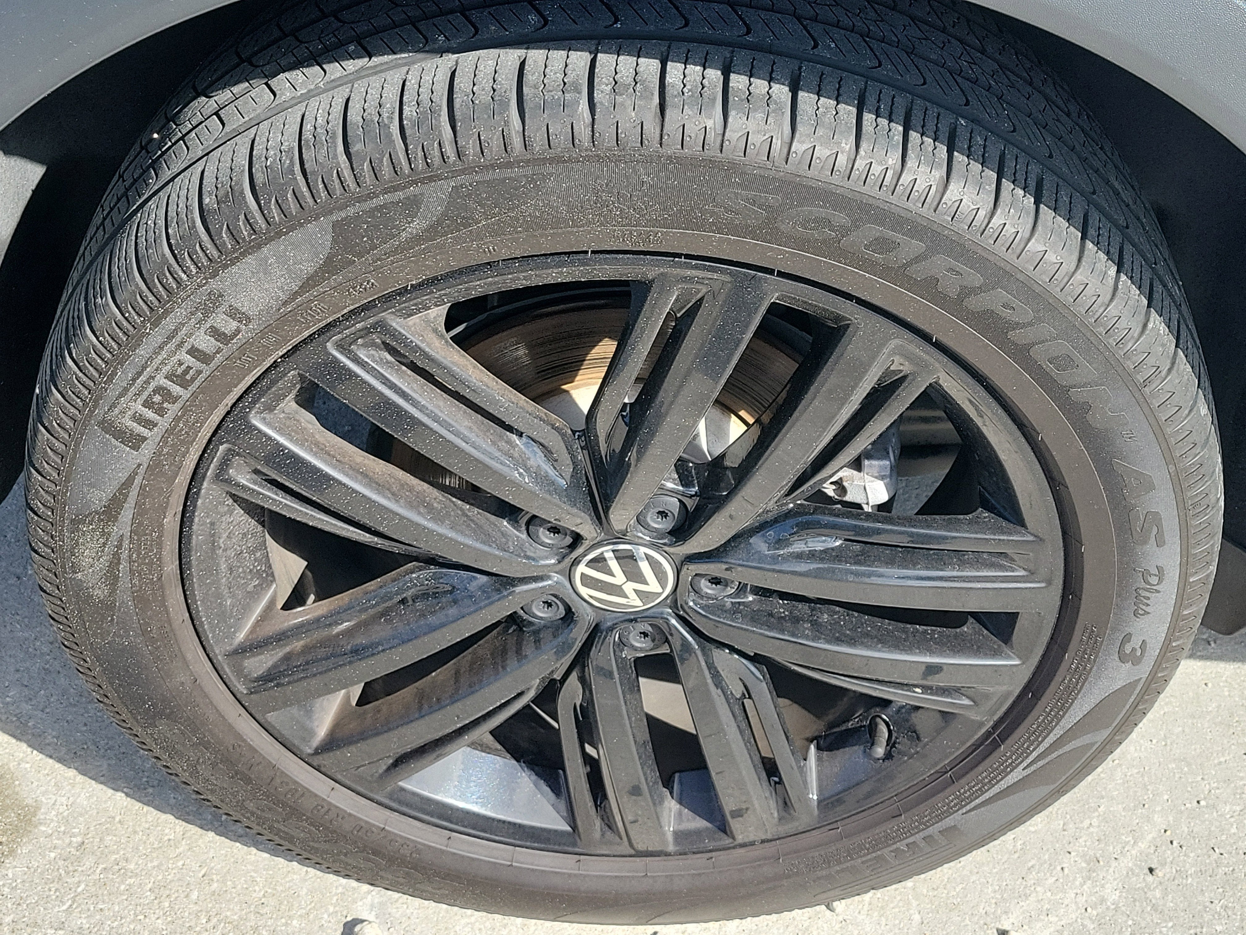 2022 Volkswagen Tiguan SE R-Line Black