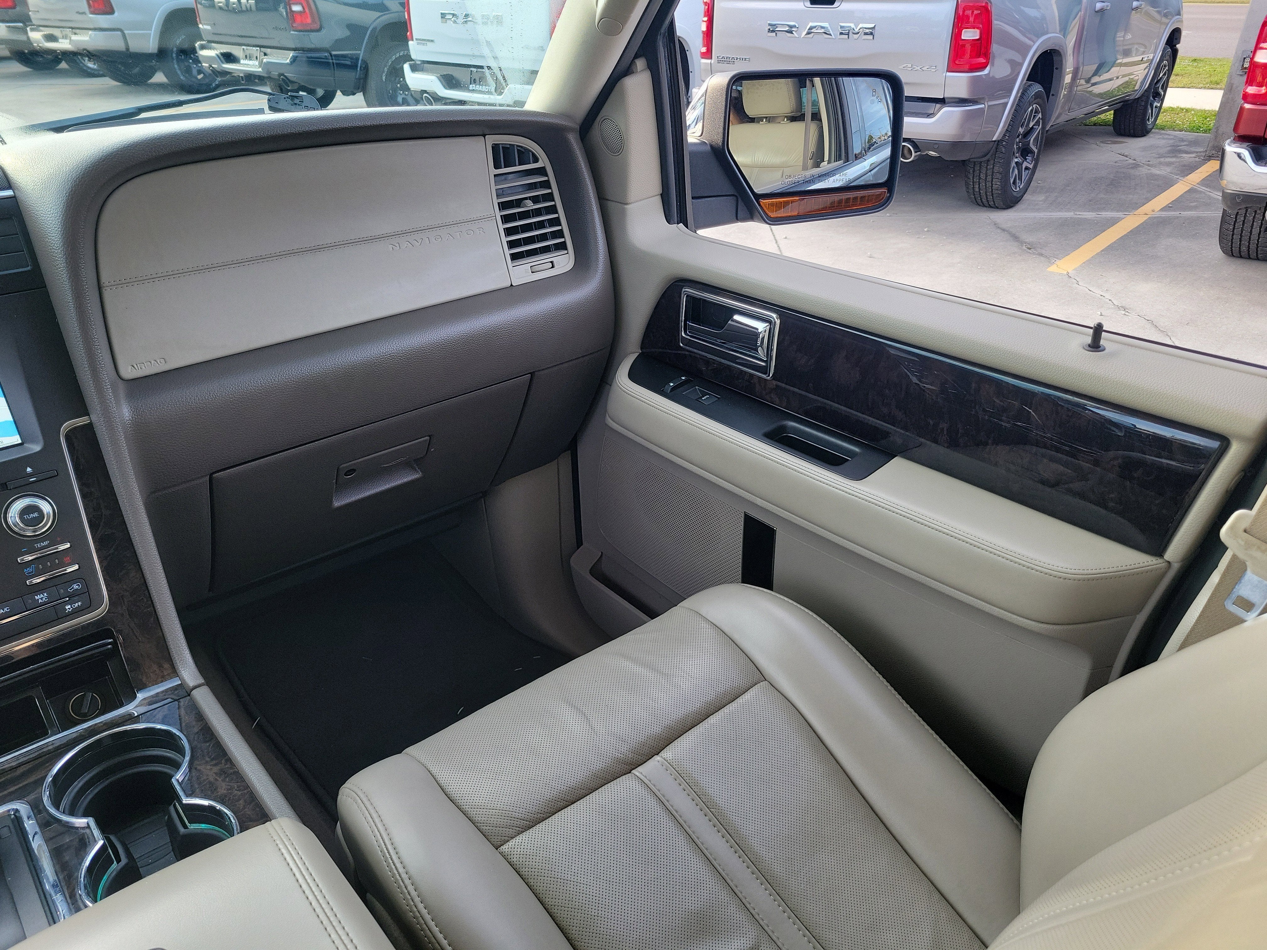 2017 Lincoln Navigator Select